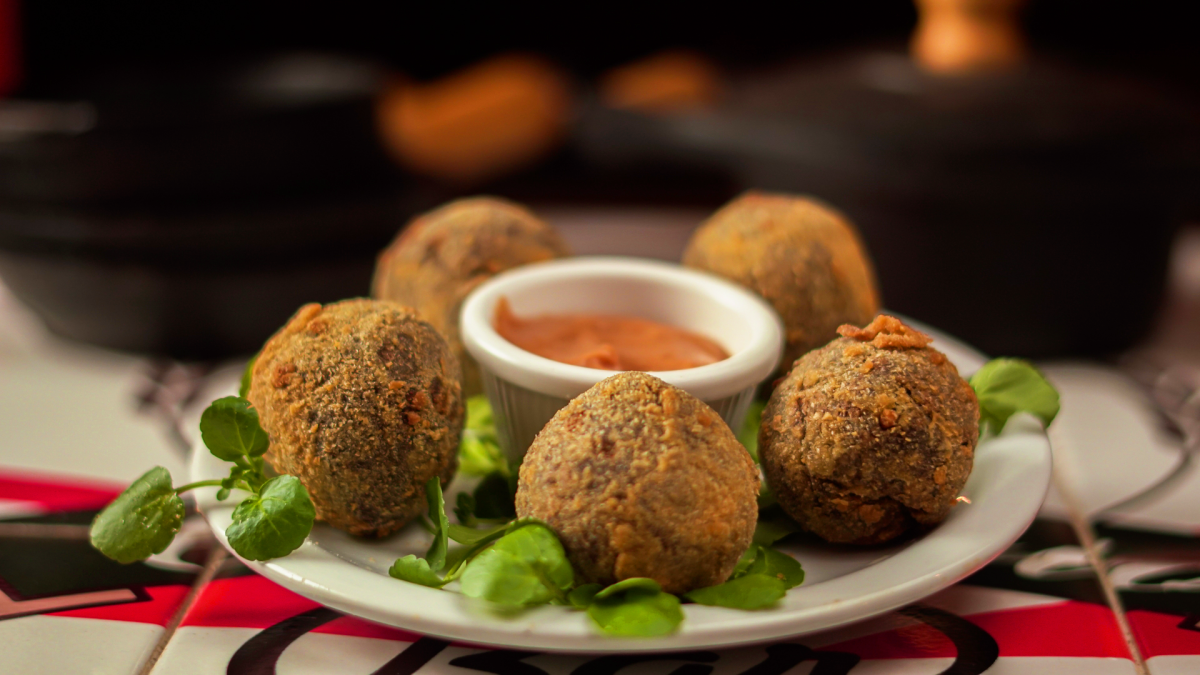 Faça o boteco em casa com uma receita de isca de fígado acebolado: Receita,  Como Fazer e Ingredientes